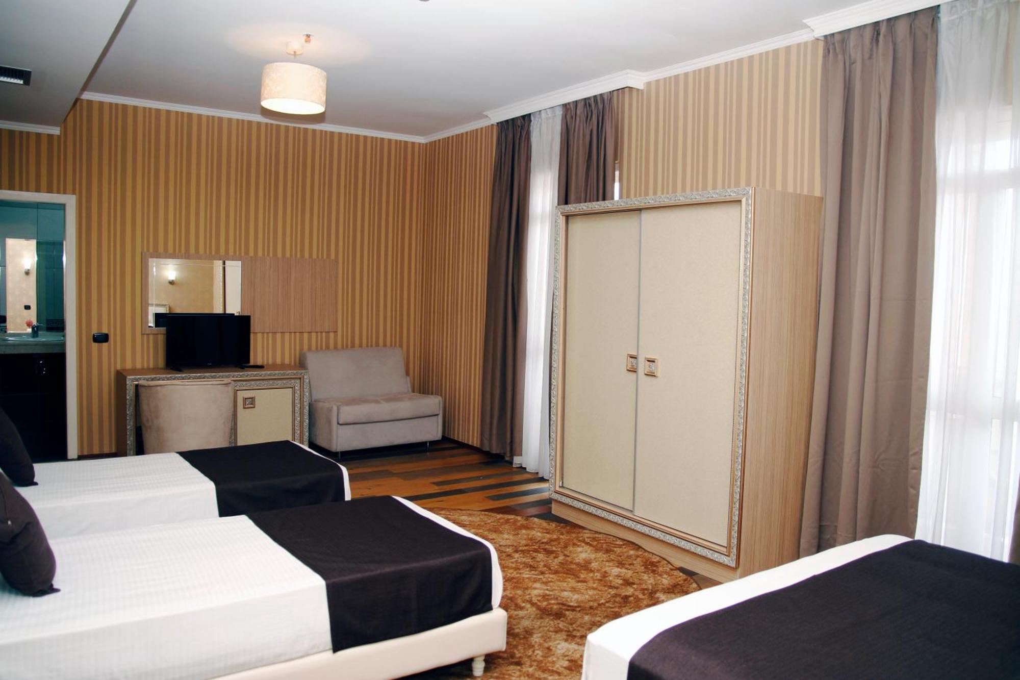Amh Hotel Durrës Exterior foto